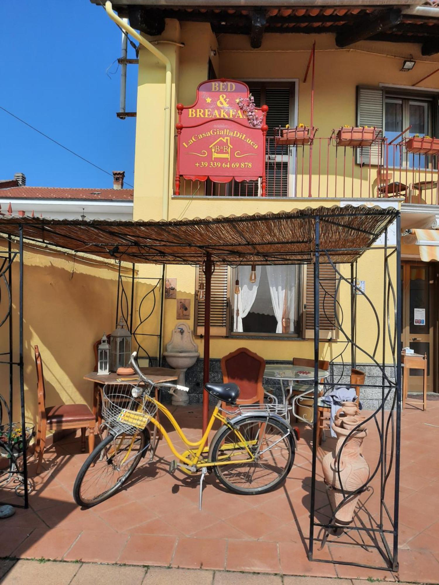 B&B La Casa Gialla Di Luca Mazzè Extérieur photo