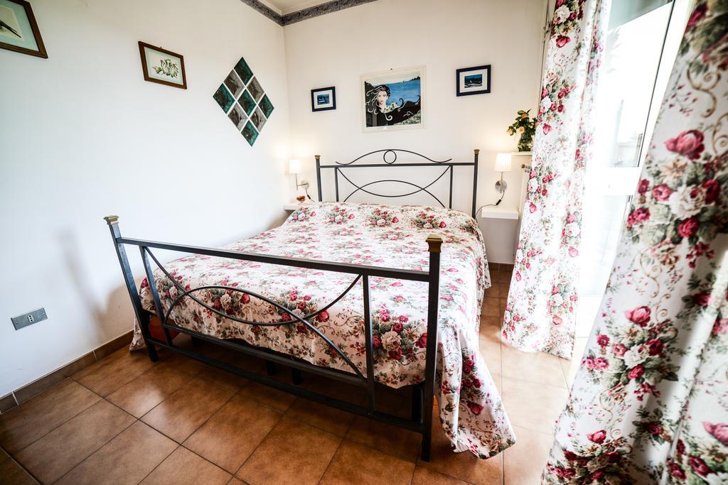 B&B La Casa Gialla Di Luca Mazzè Extérieur photo
